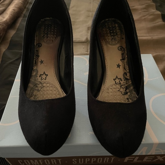 Black suede. Well taken care of - Picture 3 of 4